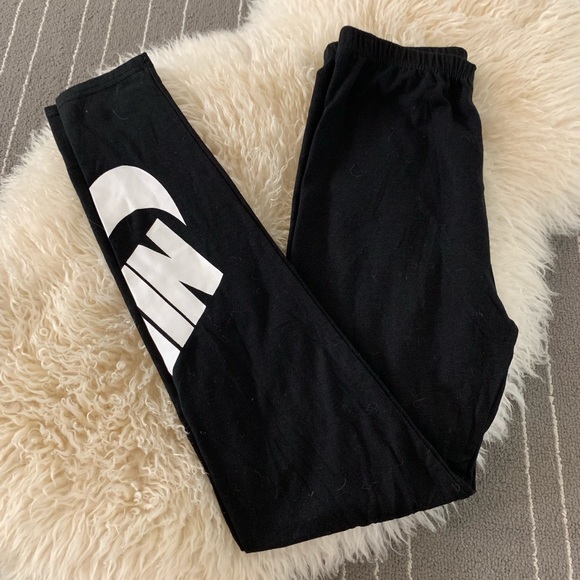 Nike Pants - Nike Leggings Nike Pants - Nike Leggings